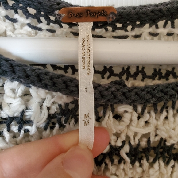 Free People "Downy Stripe" Cropped Crochet Striped Sweater Size M - Picture 14 of 16